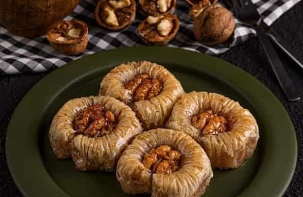 تصویر 4 از قیمت خرید باقلوا گردویی + فروش ویژه